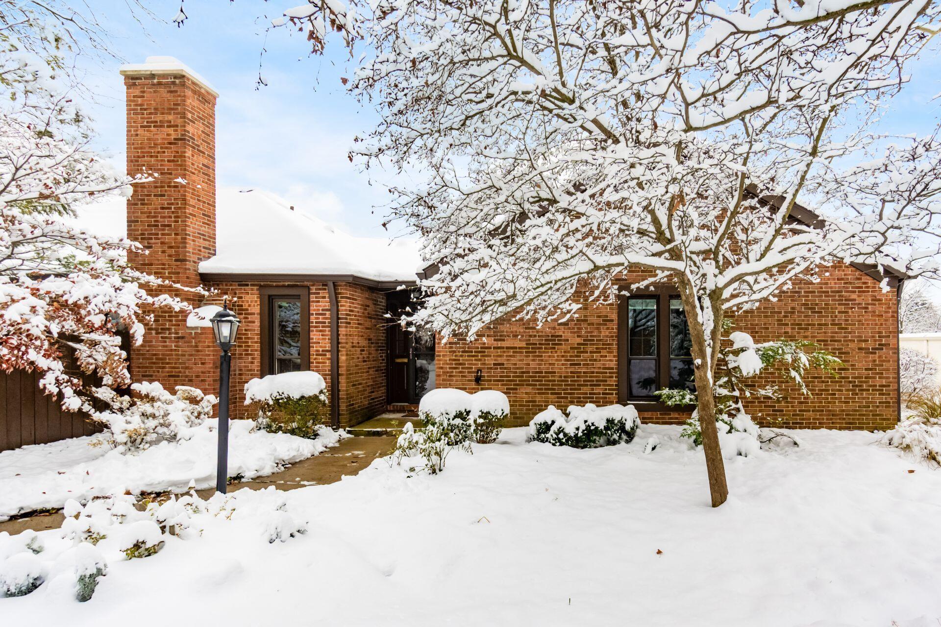 4765 Coach Road Columbus, OH 43220 - Photo 2 of 47 Rare ranch condo end unit in quiet neighborhood