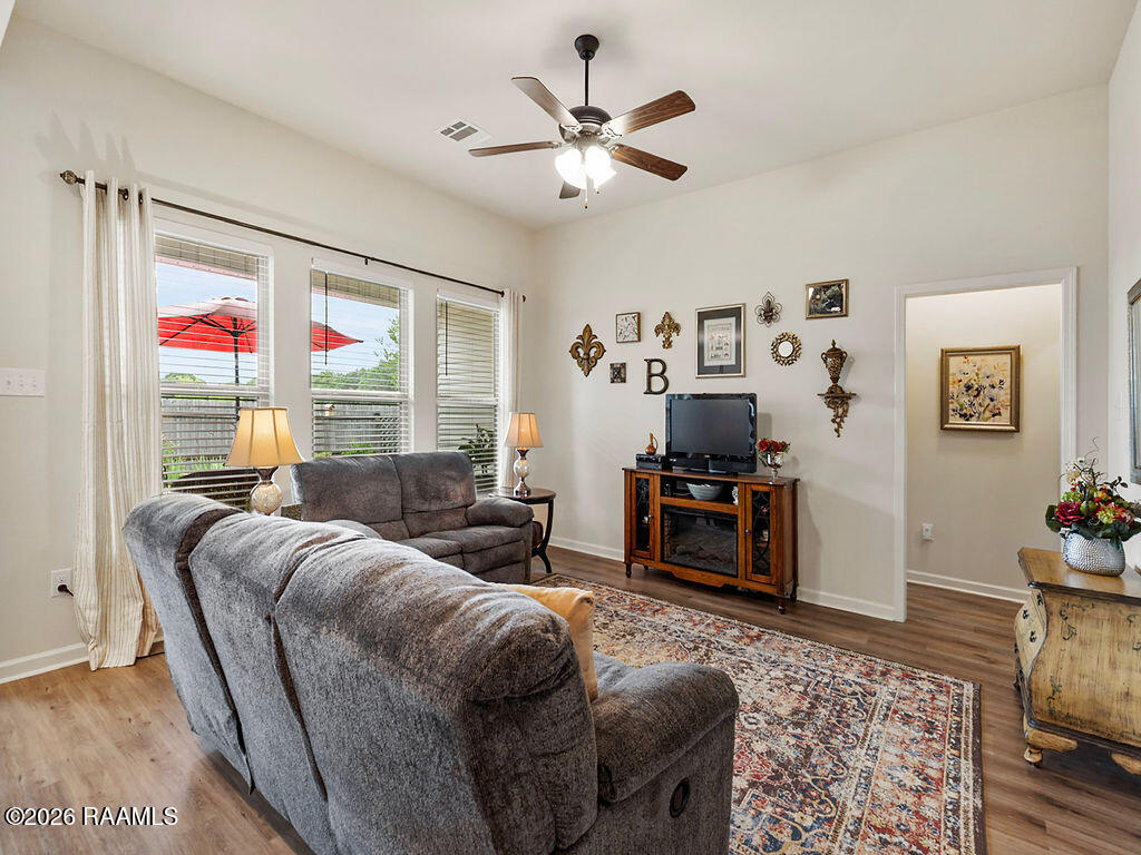 207 Springsteen Lane Lafayette, LA 70507 - Photo 9 of 24 Living Room