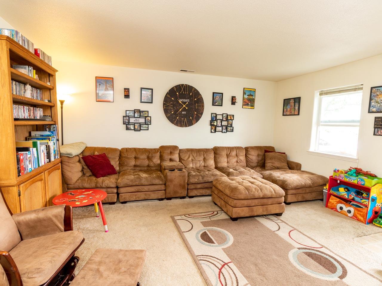 148 South Haskell Street Central Point, OR 97502 - Photo 3 of 15 3