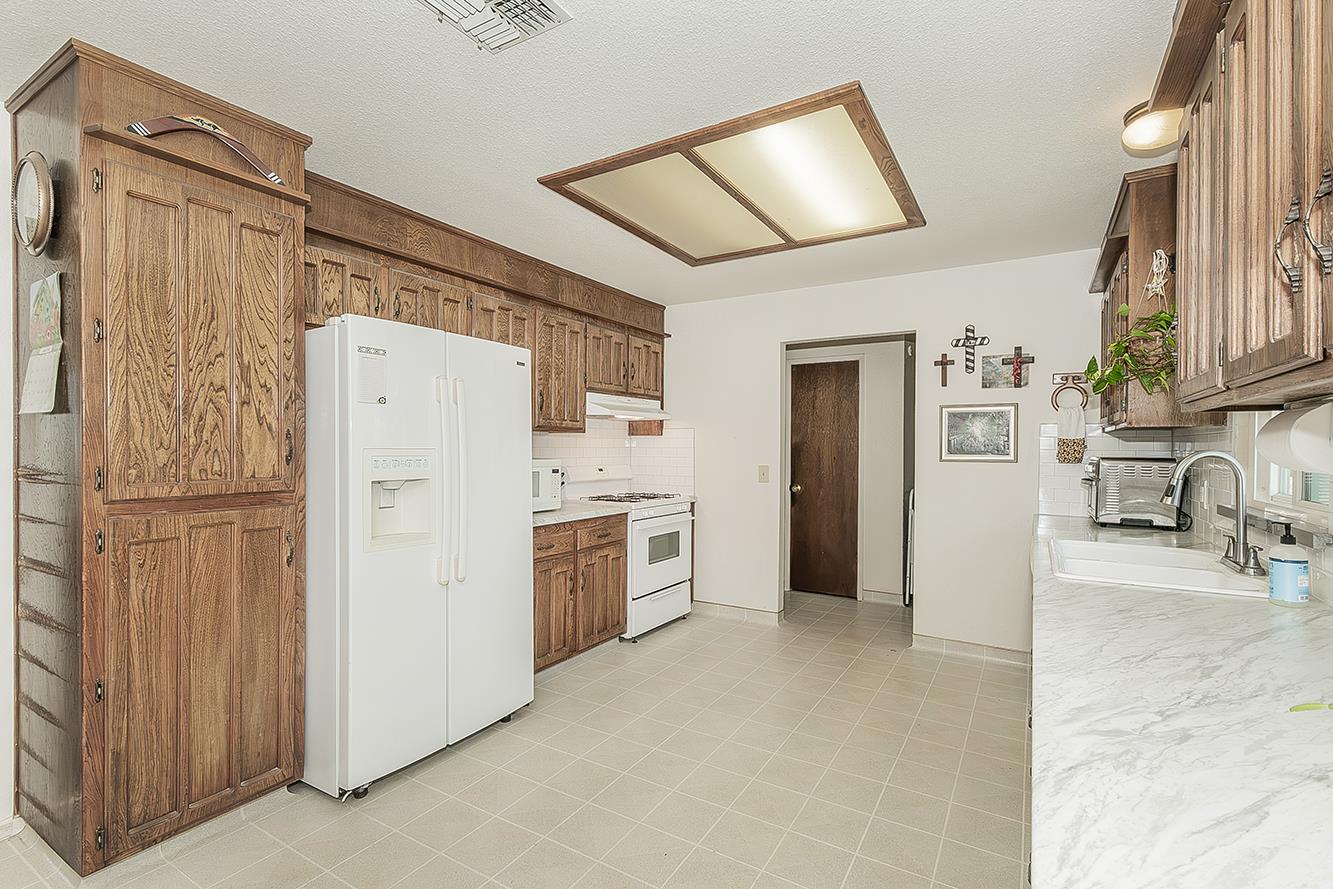 22085 Watts Valley Road Sanger, CA 93657 - Photo 14 of 98