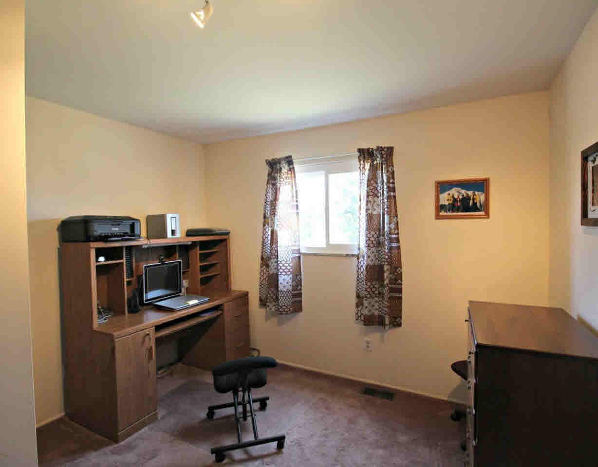 7444 Johnson Road Flushing, MI 48433 - Photo 15 of 20 21274160-14.JPG