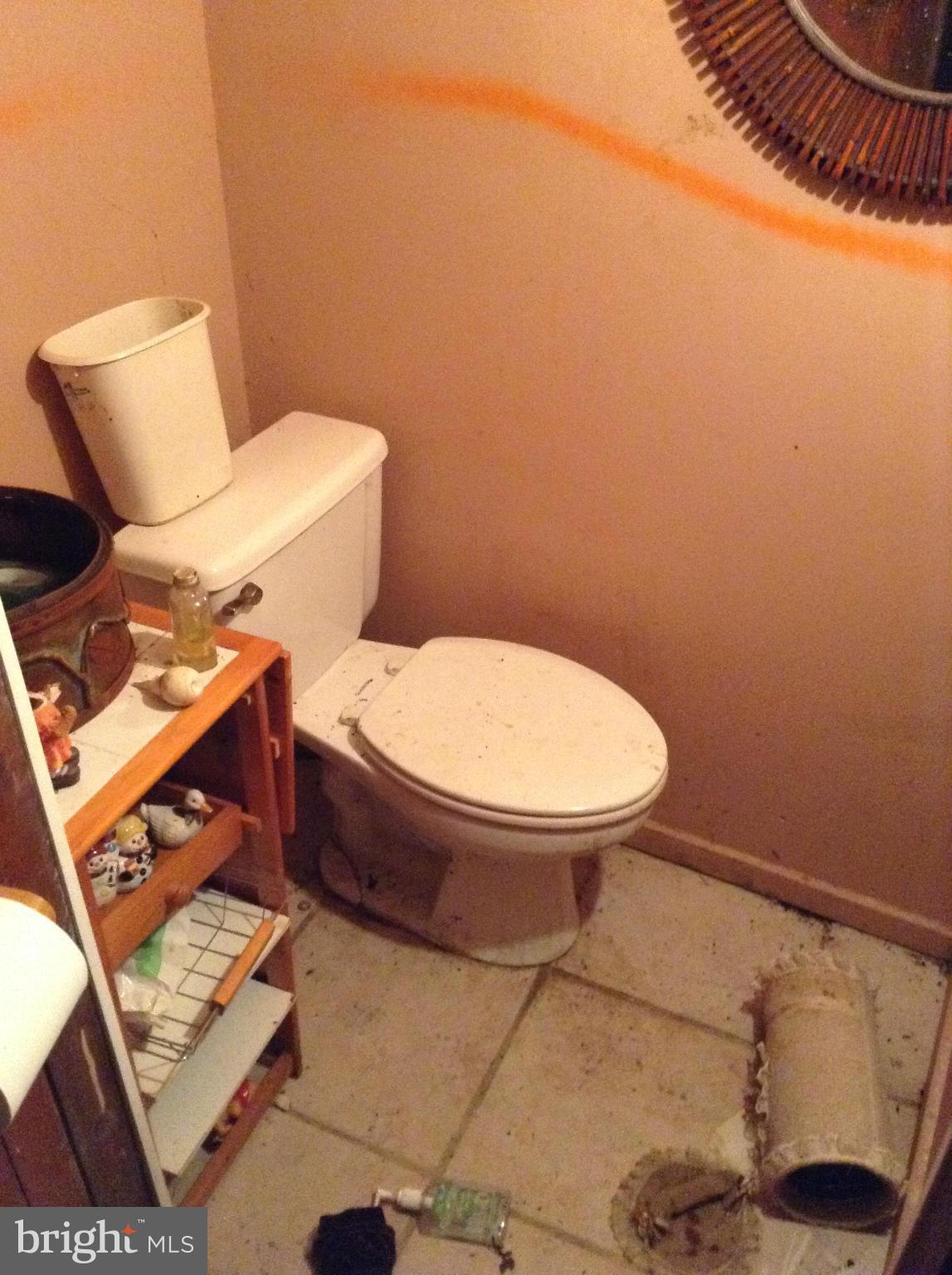 1640 Ralworth Road Baltimore, MD 21218 - Photo 10 of 14 Bath