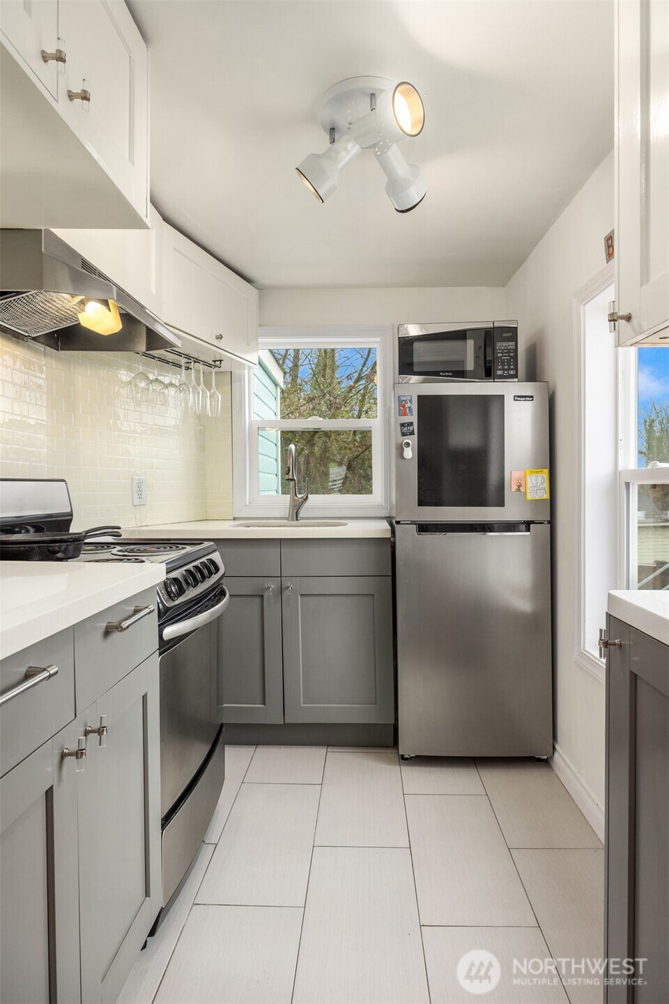 3010 Southwest City View Street Seattle, WA 98126 - Photo 8 of 14