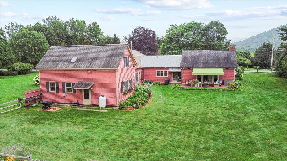 271 Walloomsac Road Bennington, VT 05201 - Photo 6 of 37