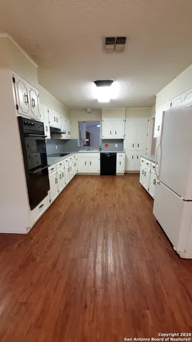 $2,800 | 9349 Blazing Star Trail, San Antonio, TX 78266