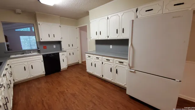 $2,800 | 9349 Blazing Star Trail, San Antonio, TX 78266