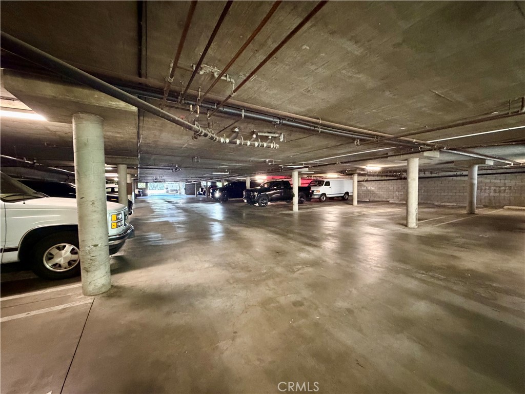 7013 Haskell Avenue Van Nuys, CA 91406 - Photo 12 of 12 Garage