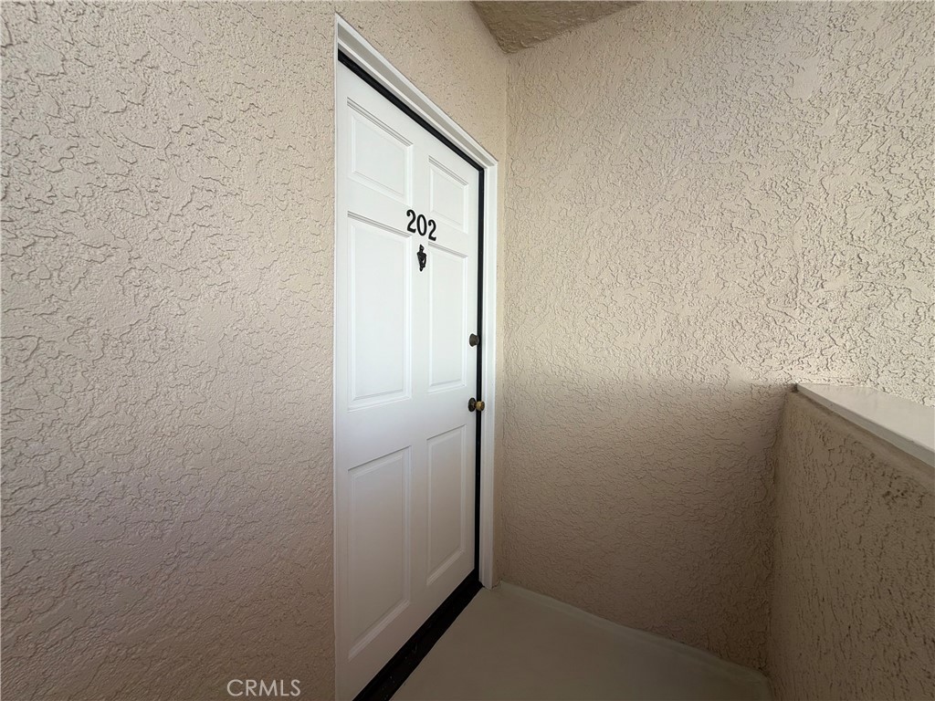 7013 Haskell Avenue Van Nuys, CA 91406 - Photo 2 of 12 Entrance