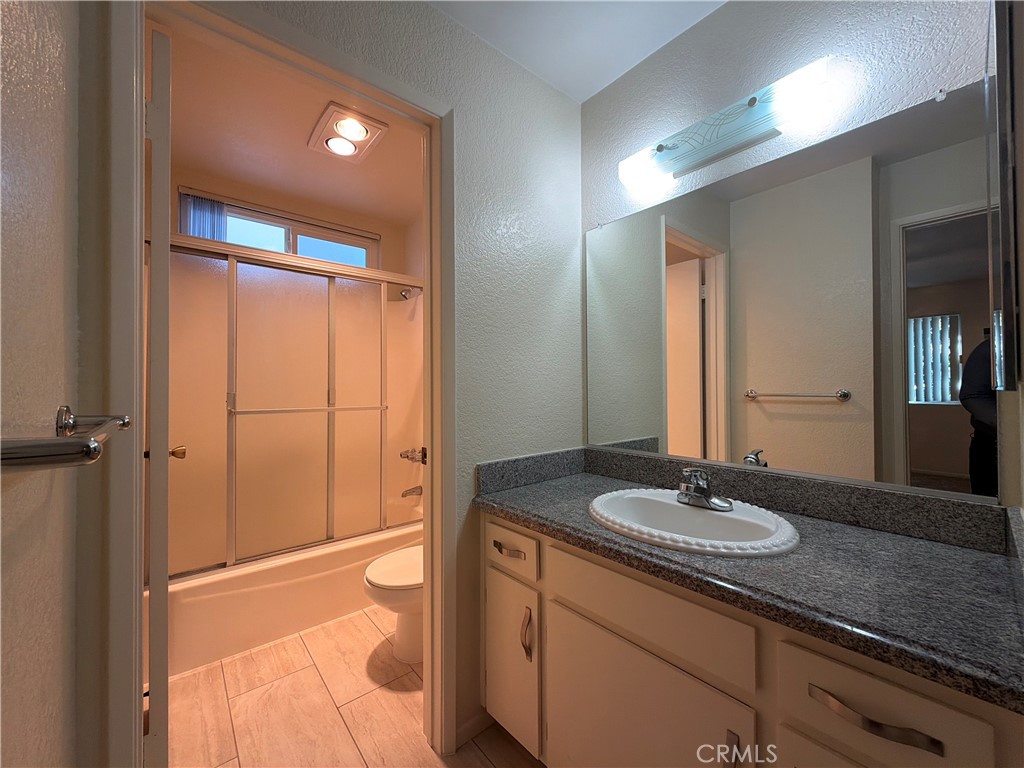 7013 Haskell Avenue Van Nuys, CA 91406 - Photo 7 of 12 Bathroom #