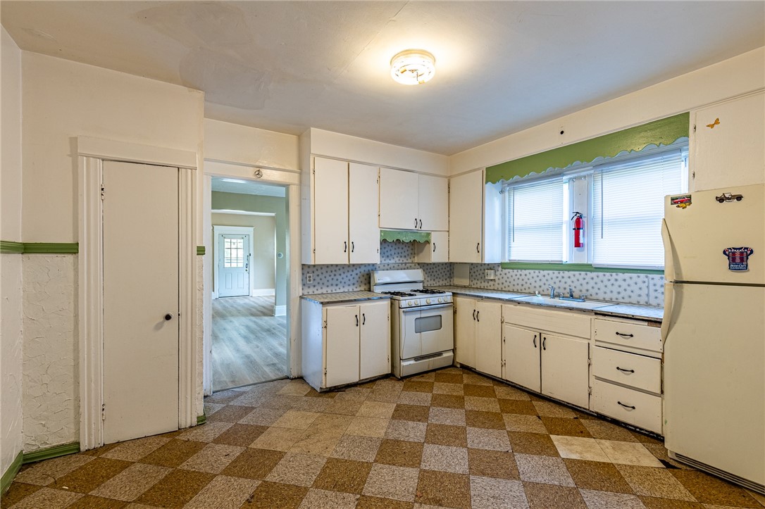 1375 North Clinton Avenue Rochester, NY 14621 - Photo 13 of 50