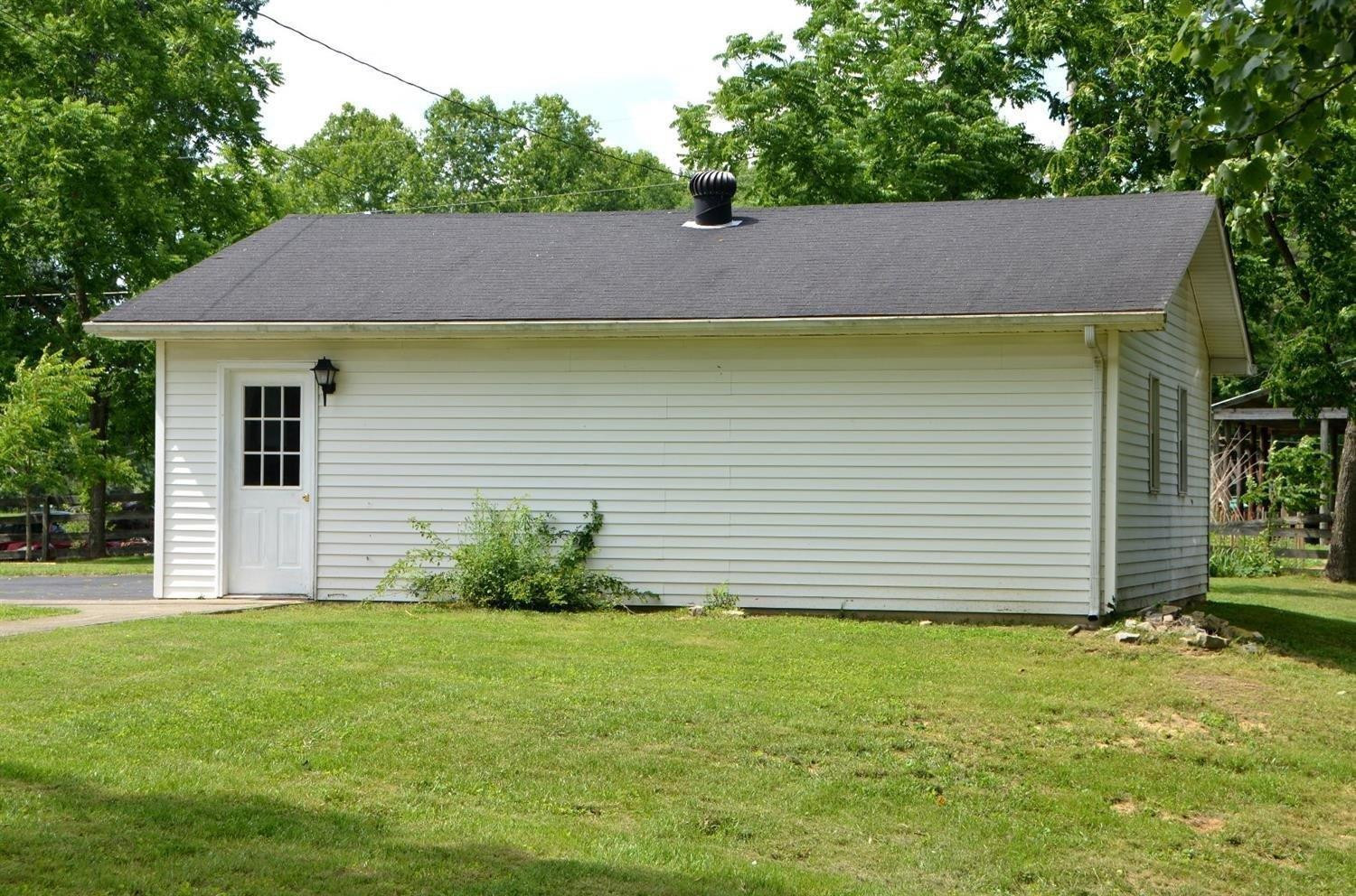 2140 Sand Hill Road Irvine, KY 40336 - Photo 5 of 29 20 X 24 With CONCRETE FLOOR, loads of st