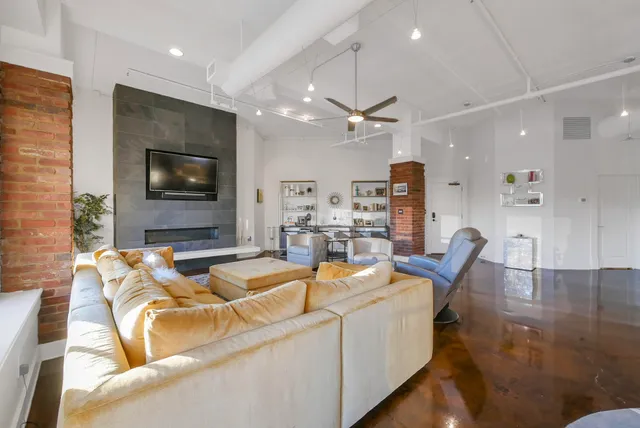 $899,000 | 800 Market Street, Unit 320, Chattanooga, TN 37402