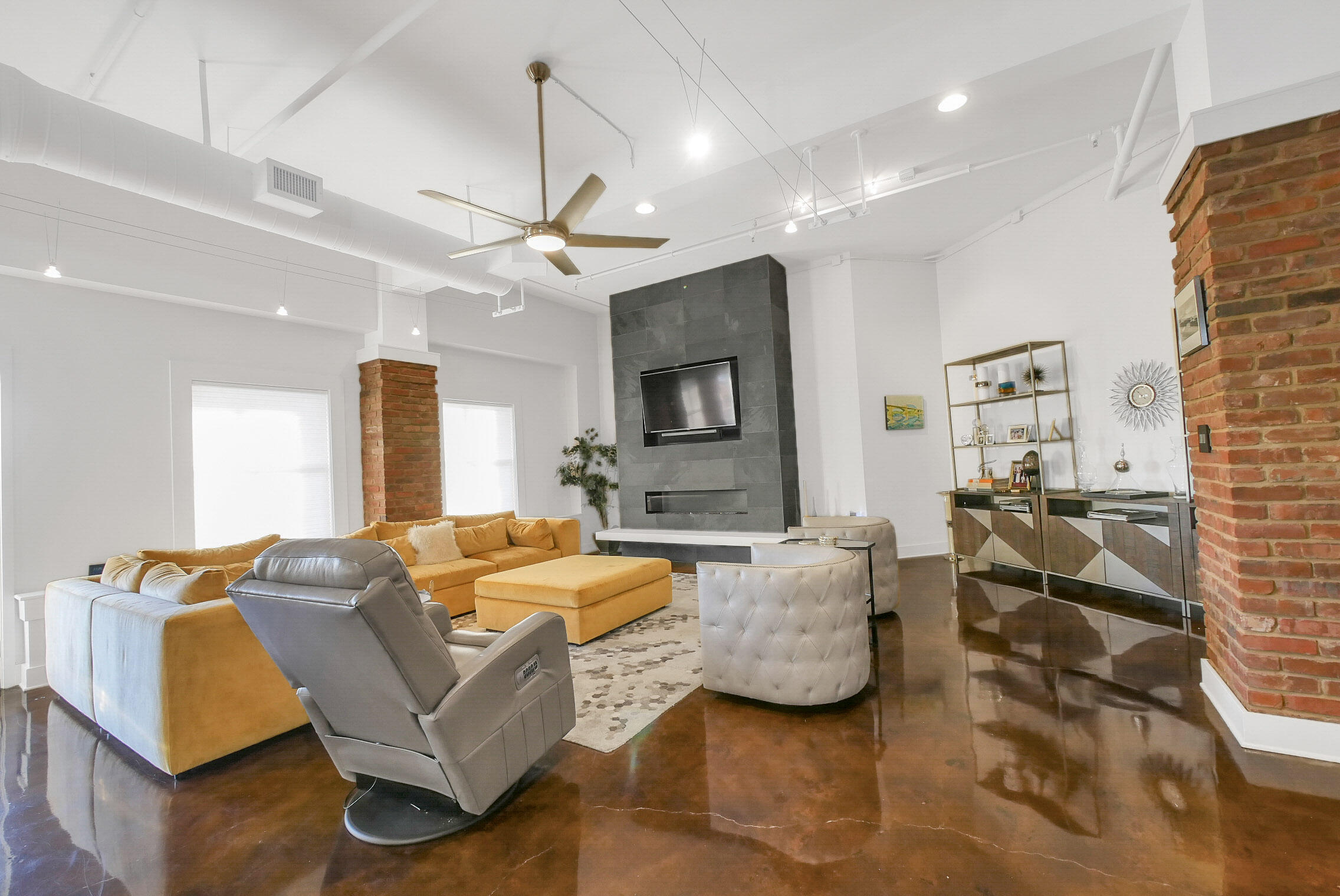 800 Market Street, Unit 320 Chattanooga, TN 37402 - Photo 2 of 45 36-P1660987