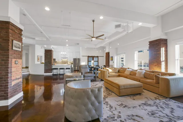 $899,000 | 800 Market Street, Unit 320, Chattanooga, TN 37402