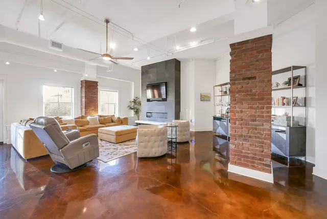 $899,000 | 800 Market Street, Unit 320, Chattanooga, TN 37402