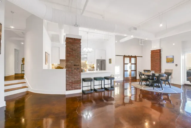 $899,000 | 800 Market Street, Unit 320, Chattanooga, TN 37402