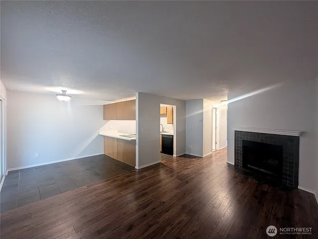 $1,850 | 19853 25th Avenue Northeast, Unit 116, Shoreline, WA 98155