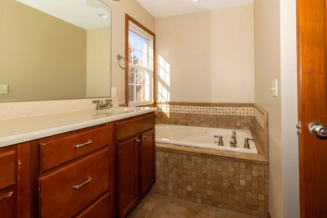 $399,900 | 1307 Longford Lane, Bloomington, IL 61704