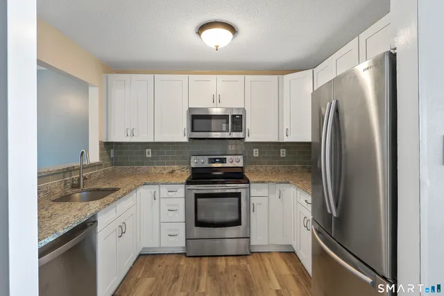 $2,200 | 107 Country Club Court, Unit 107, Rocky Hill, CT 06067