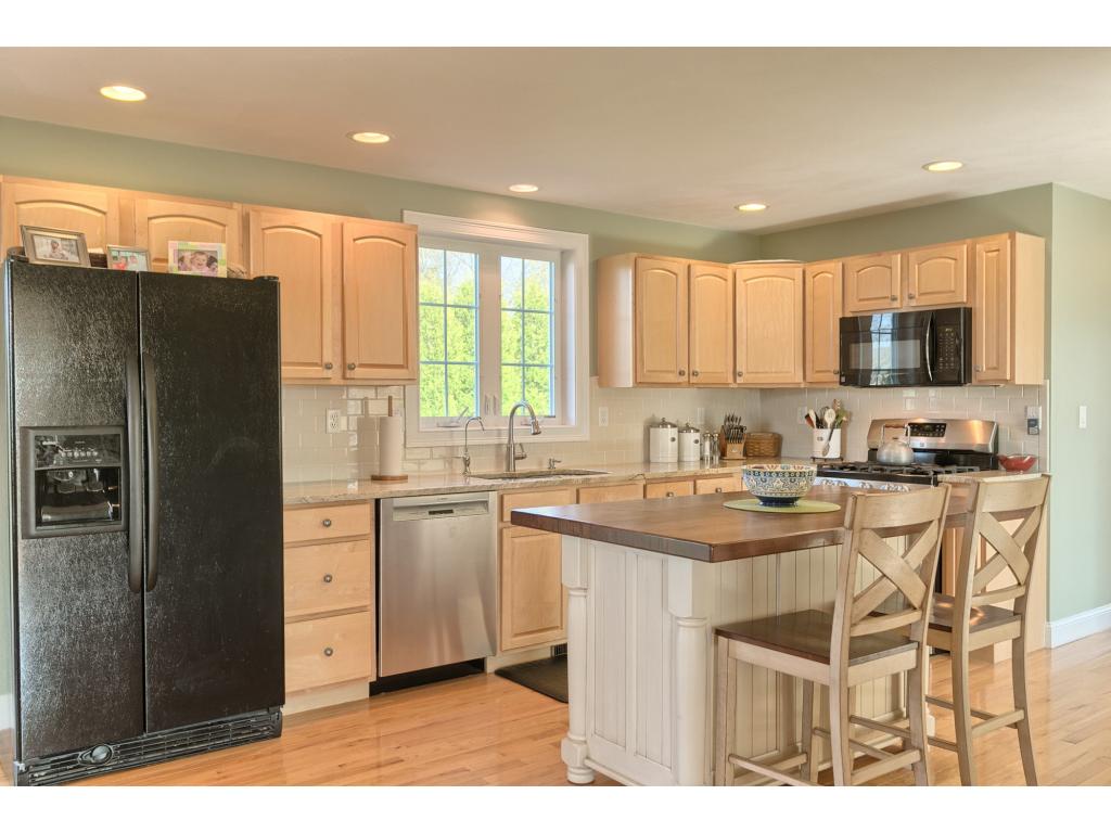 47 Currier Road Pelham, NH 03076 - Photo 4 of 36