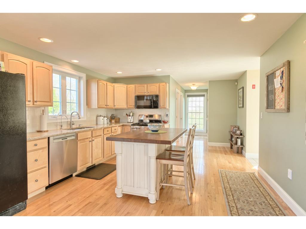 47 Currier Road Pelham, NH 03076 - Photo 5 of 36