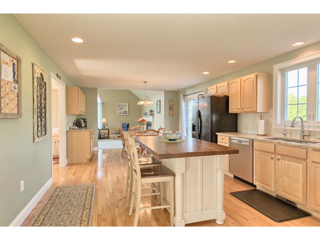 47 Currier Road Pelham, NH 03076 - Photo 6 of 36