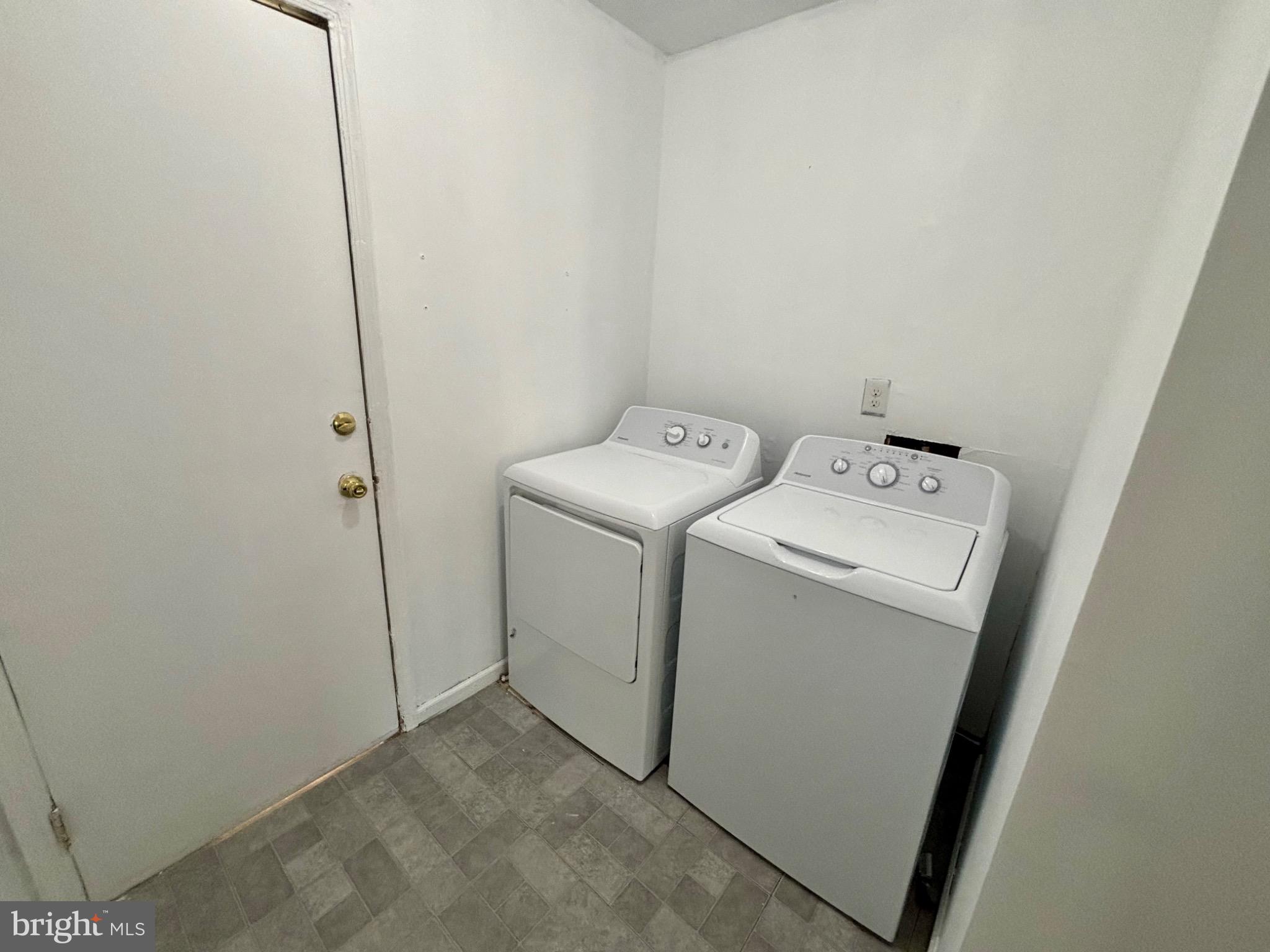 142 Oak Pines Boulevard Pemberton, NJ 08068 - Photo 15 of 17 a utility room with dryer and washer