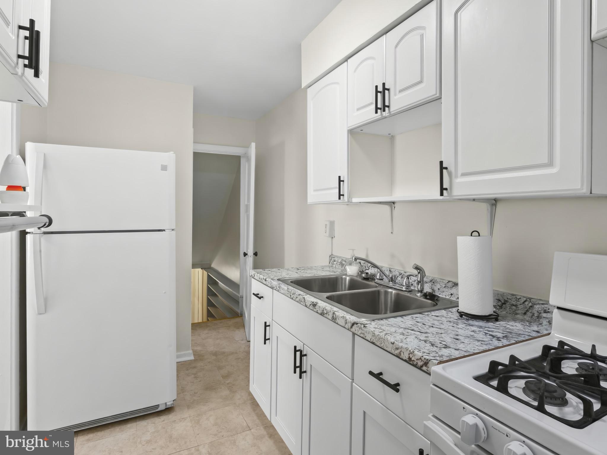101 Upmanor Road Baltimore, MD 21229 - Photo 12 of 40 a kitchen with granite countertop a sink stove and refrigerator