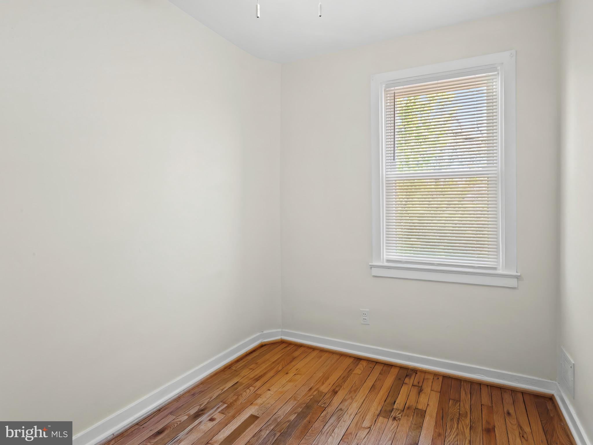 101 Upmanor Road Baltimore, MD 21229 - Photo 25 of 40 an empty room with a window