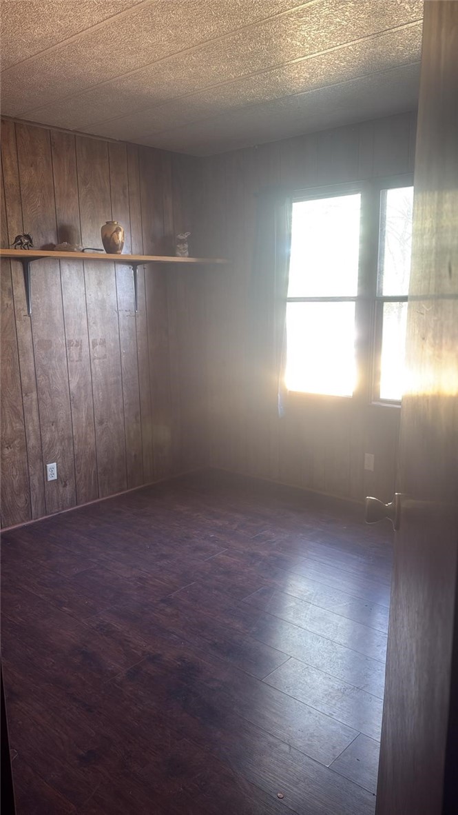 15702 Stagecoach Road Corning, CA 96021 - Photo 10 of 18 an empty room with windows and closet