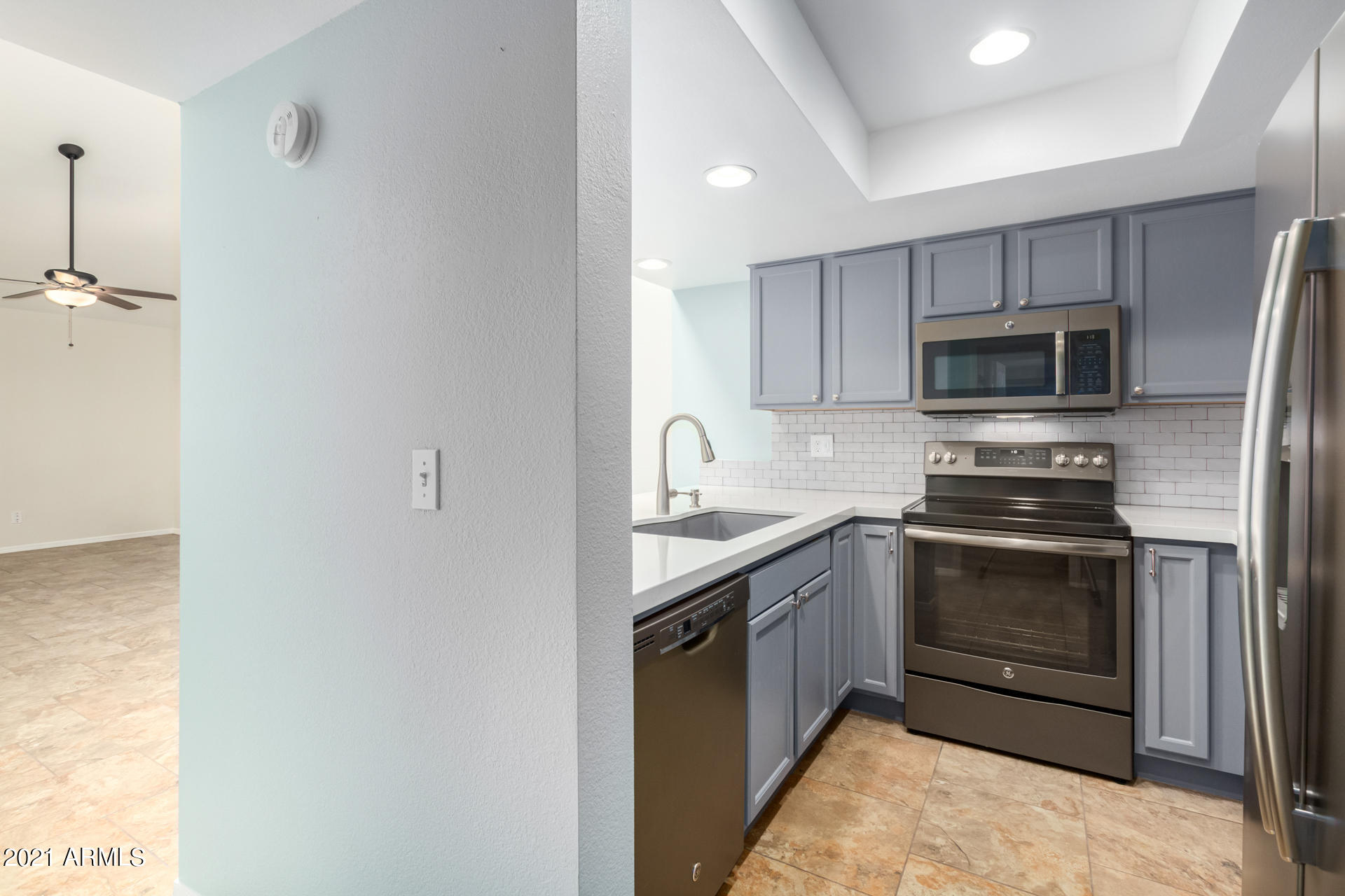 134 East Beck Lane Phoenix, AZ 85022 - Photo 9 of 25 0011-Beck-11