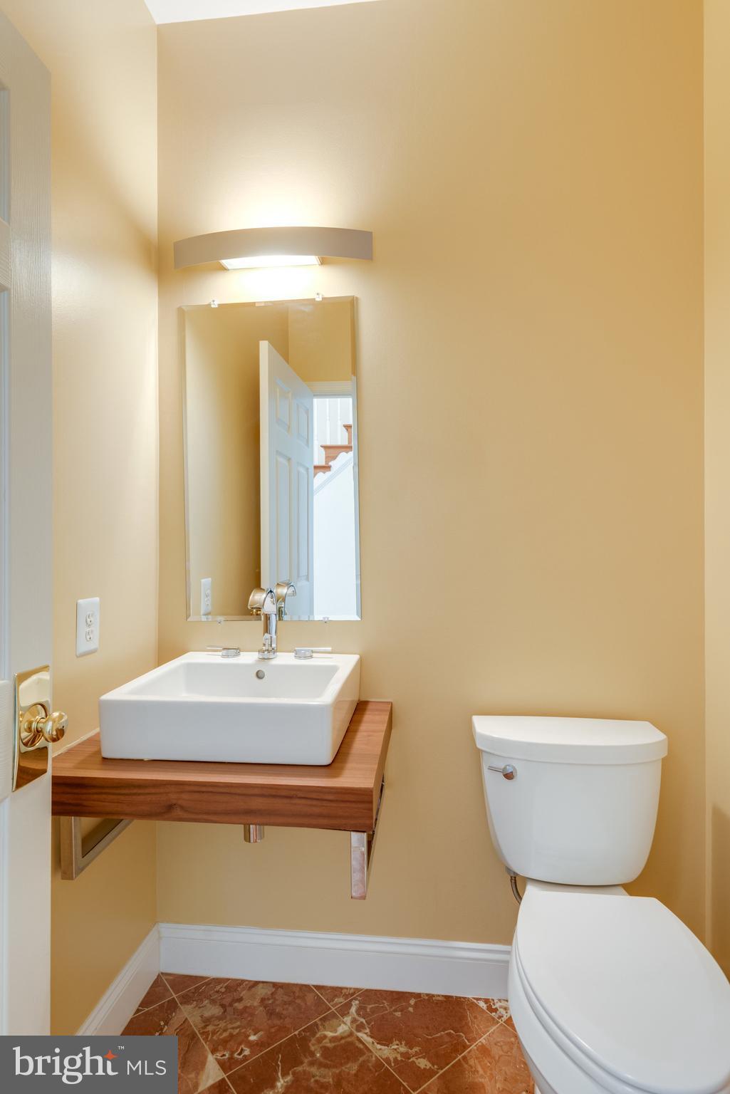 1326 Dasher Lane Reston, VA 20190 - Photo 11 of 91 Gallery Image 11
