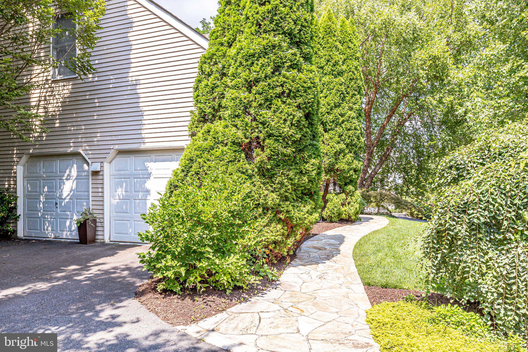 1326 Dasher Lane Reston, VA 20190 - Photo 3 of 91 Gallery Image 3