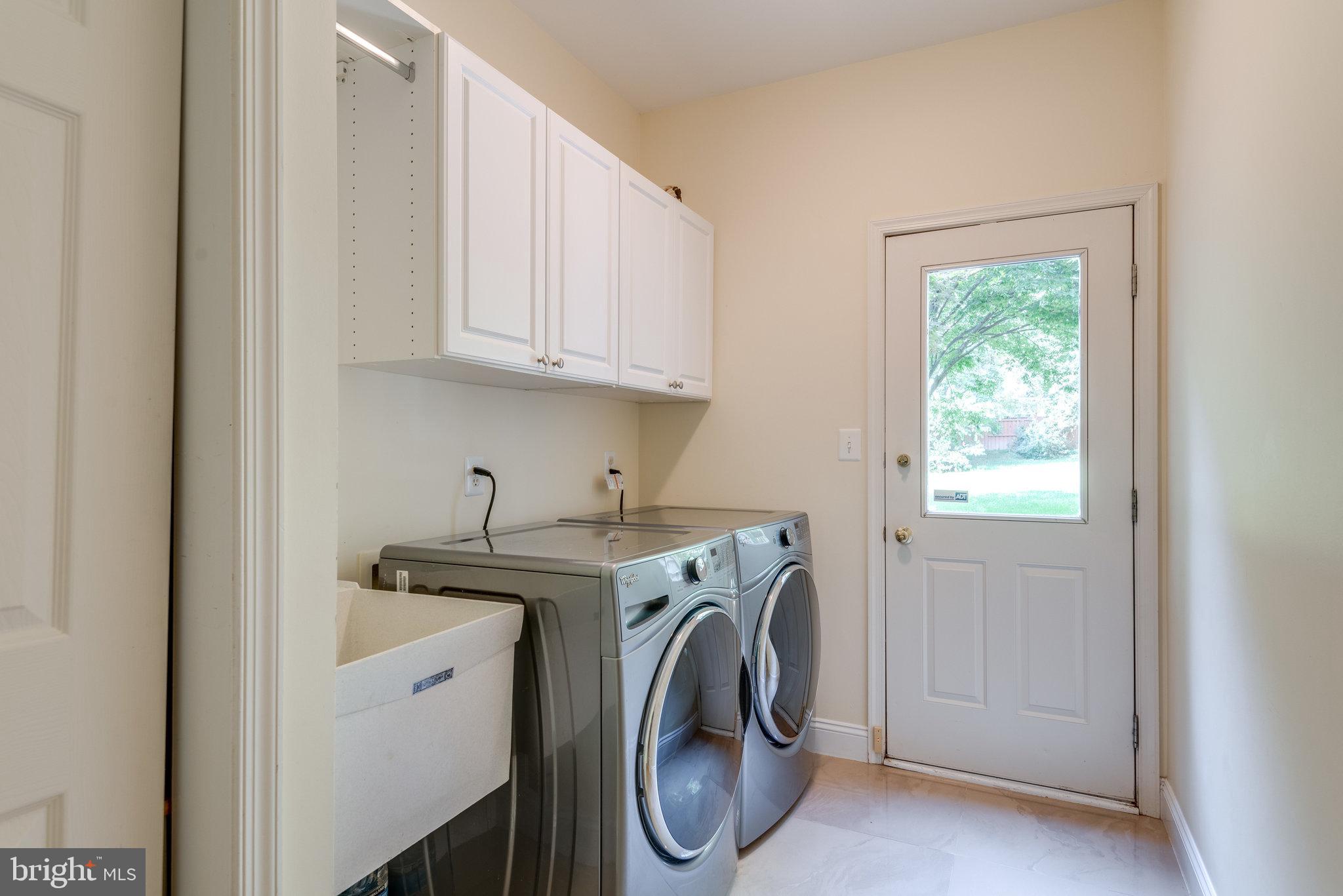 1326 Dasher Lane Reston, VA 20190 - Photo 29 of 91 Gallery Image 29