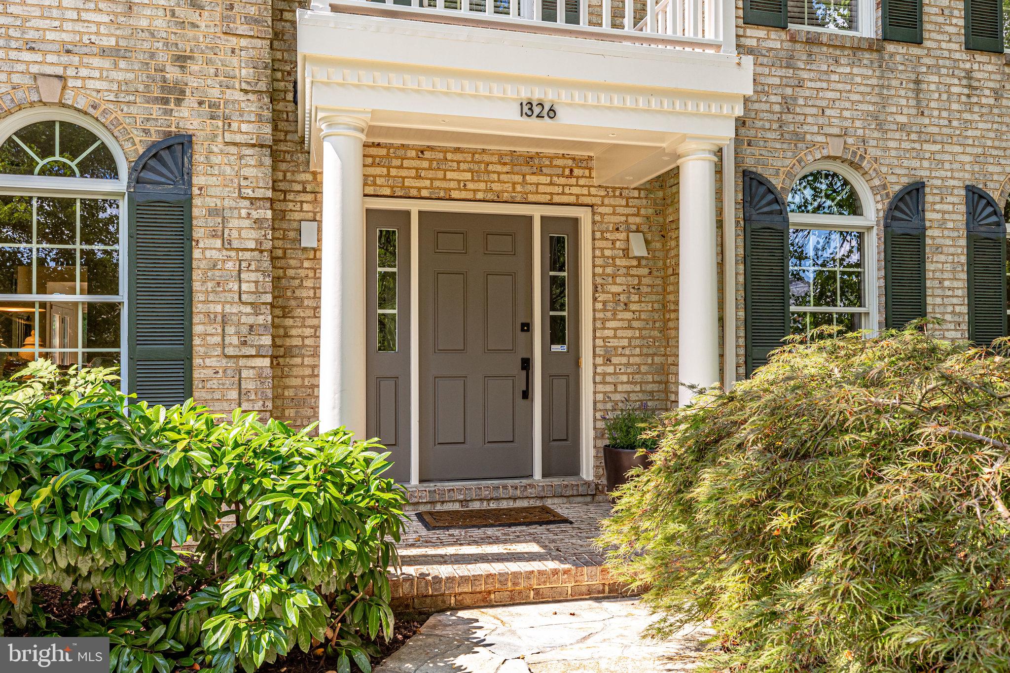 1326 Dasher Lane Reston, VA 20190 - Photo 4 of 91 Gallery Image 4