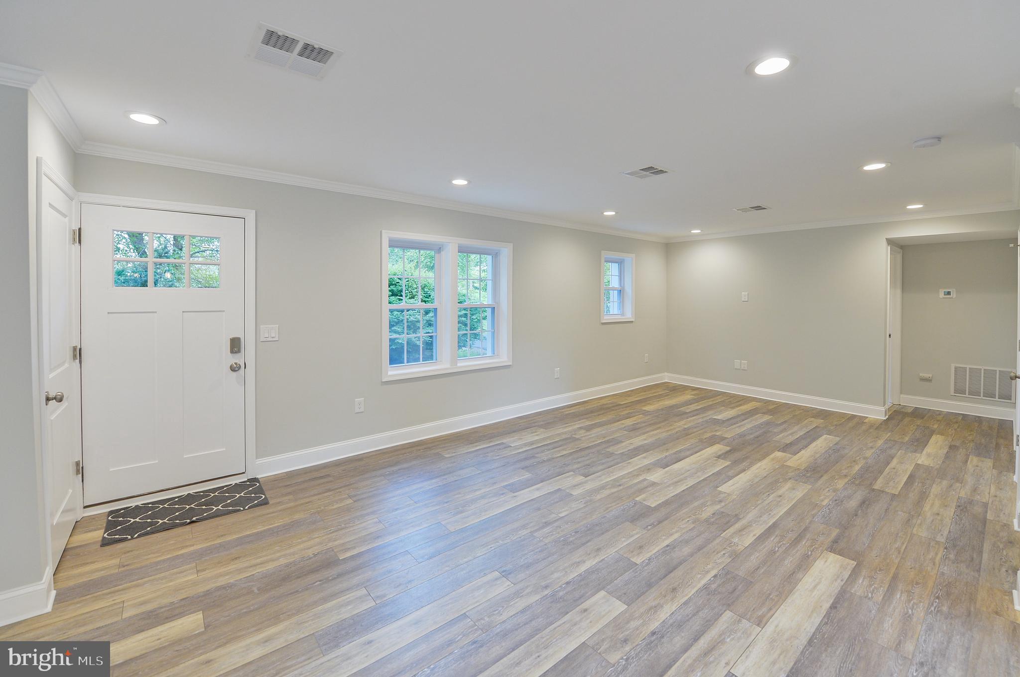 1564 New Rodgers Road Levittown, PA 19056 - Photo 7 of 30 Gallery Image 7
