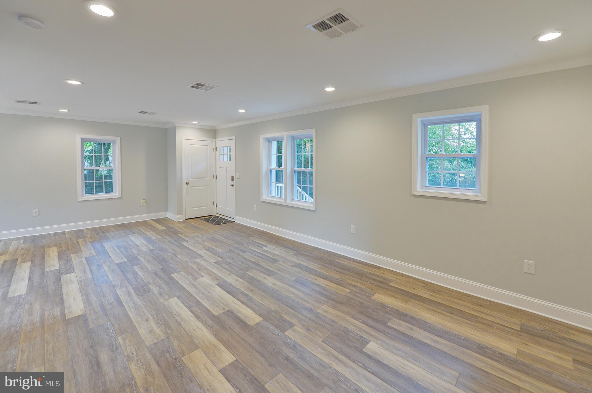 1564 New Rodgers Road Levittown, PA 19056 - Photo 8 of 30 Gallery Image 8