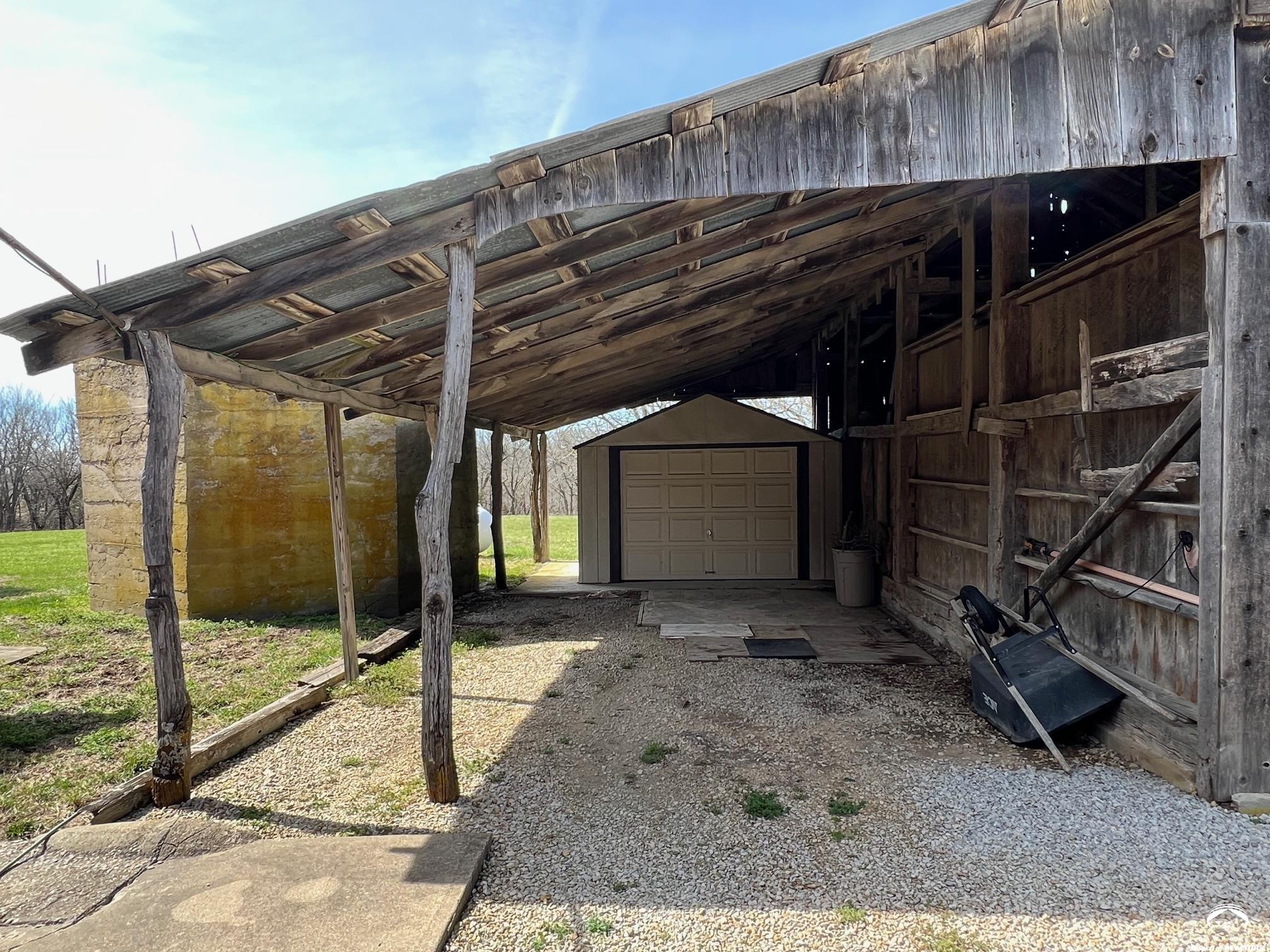 797 East 1217th Road Lawrence, KS 66047 - Photo 17 of 98