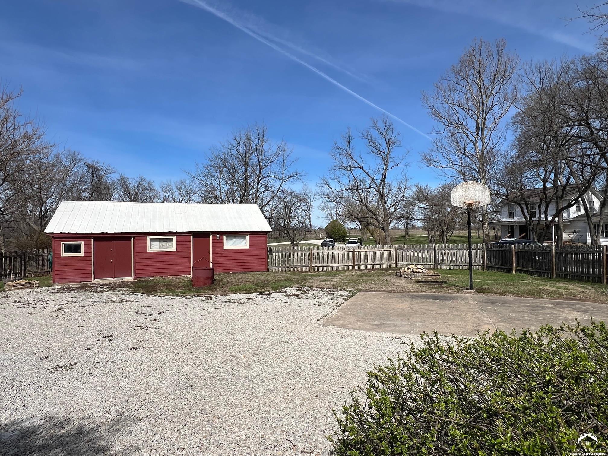 797 East 1217th Road Lawrence, KS 66047 - Photo 20 of 98