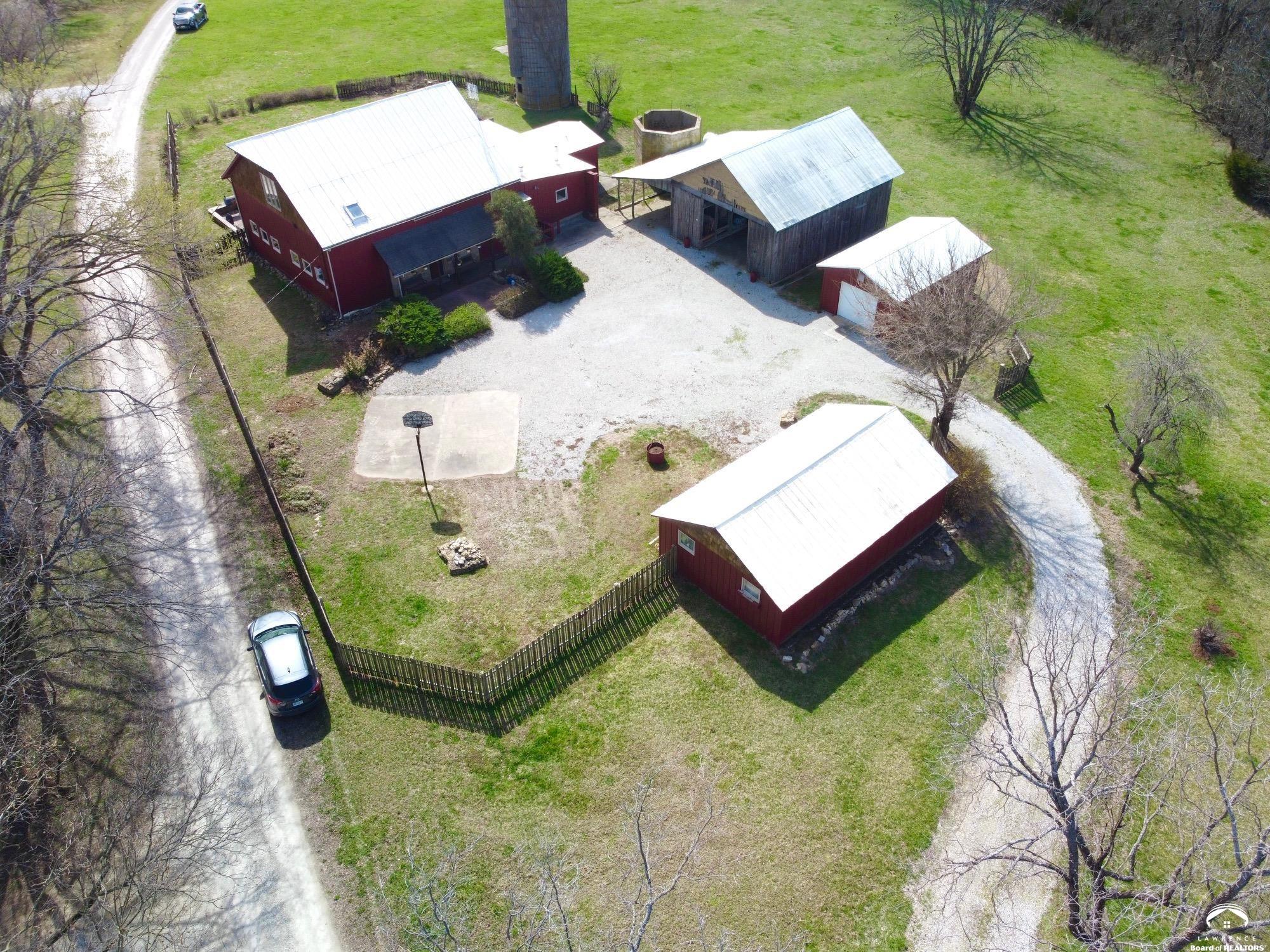 797 East 1217th Road Lawrence, KS 66047 - Photo 5 of 98