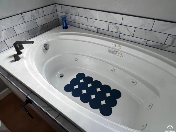 $599,000 | 797 East 1217th Road, Lawrence, KS 66047