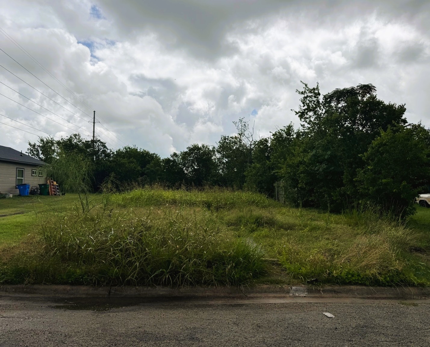 503 Maple Street Taylor, TX 76574 - Photo 8 of 20 Build or place your mobile home on this spacious, well-located lot.