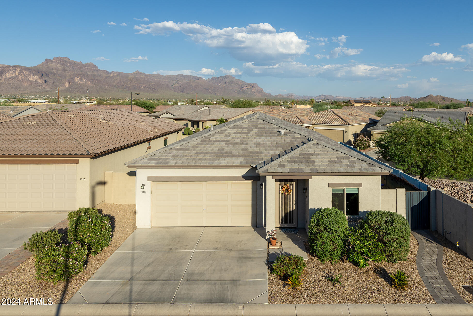1705 South Aryelle Road Apache Junction, AZ 85119 - Photo 49 of 51 Front with only one neighbor.
