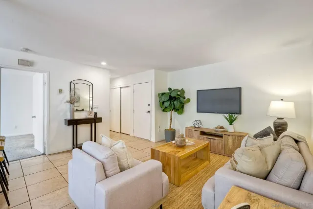 $500,000 | 6924 Hyde Park Drive, Unit 115, San Diego, CA 92119