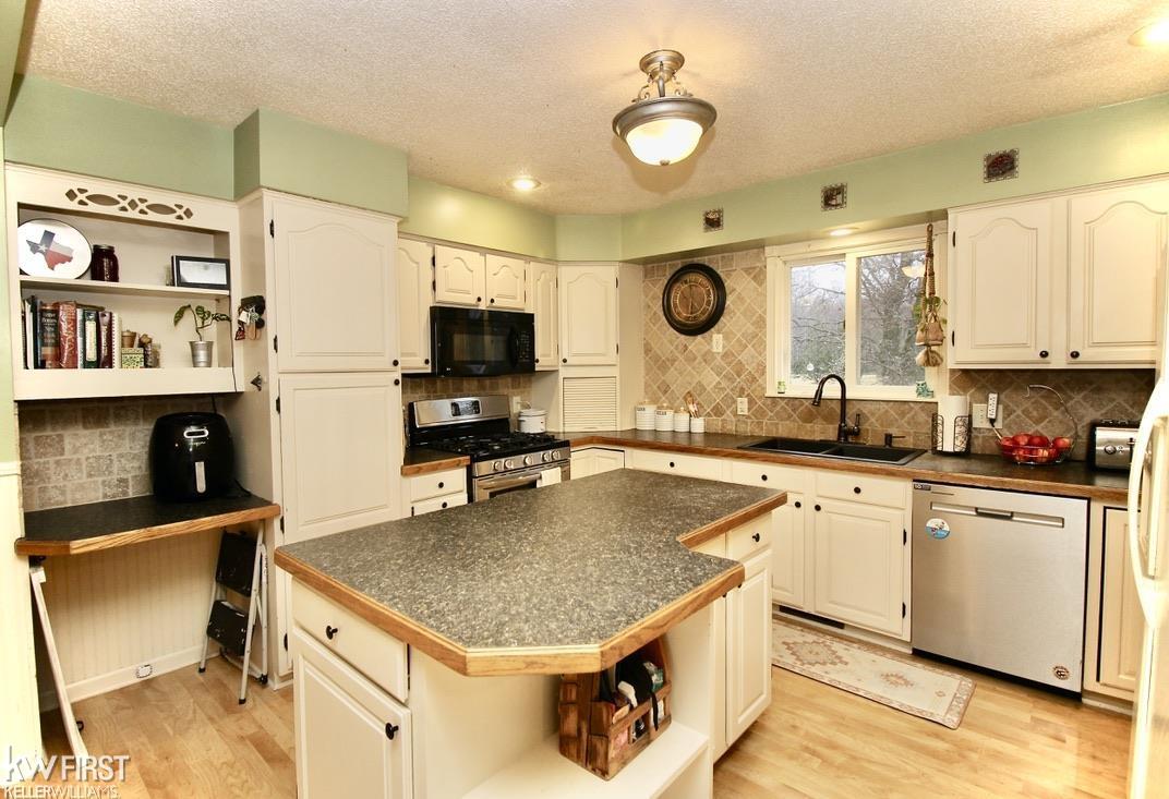 3391 Flint River Road Columbiaville, MI 48421 - Photo 11 of 65 50130558-39a0f150-e3a6-4e22-a95d-efd0c2dd1ebf.JPG