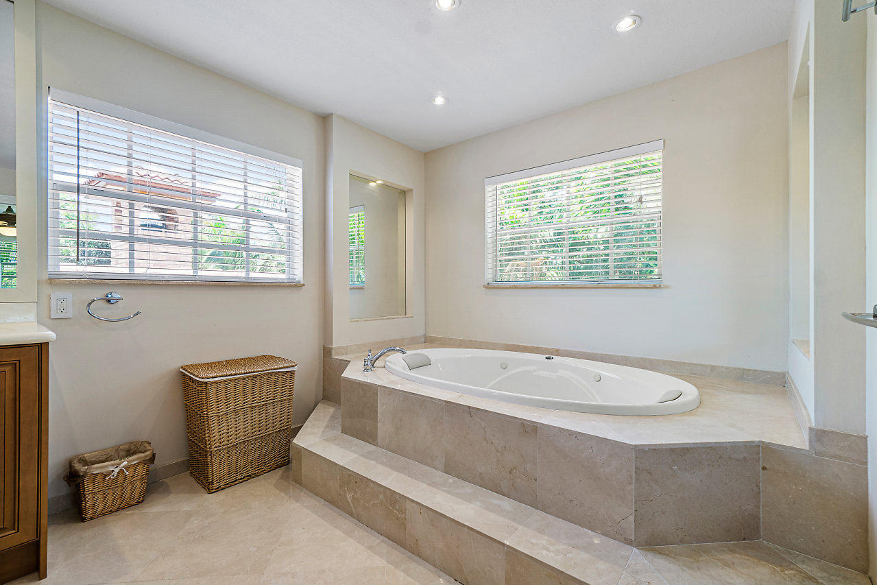 987 Southwest 13th Place Boca Raton, FL 33486 - Photo 18 of 39 Master Bath