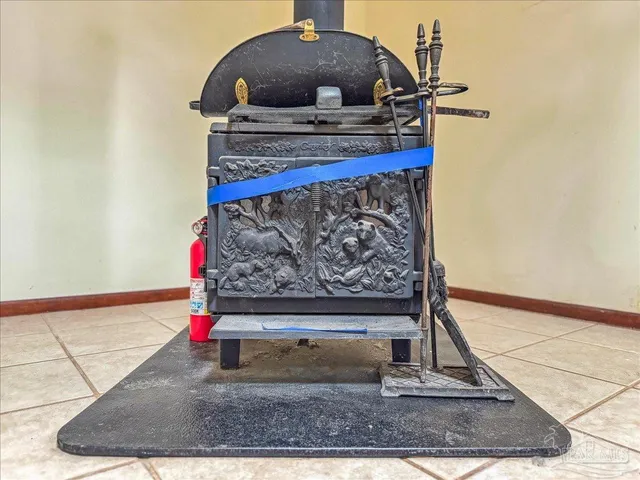an empty room with closet and a ceiling fan