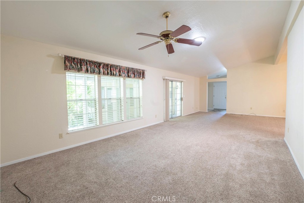 2050 Springfield Drive, Unit 149 Chico, CA 95928 - Photo 9 of 45 Living rrom