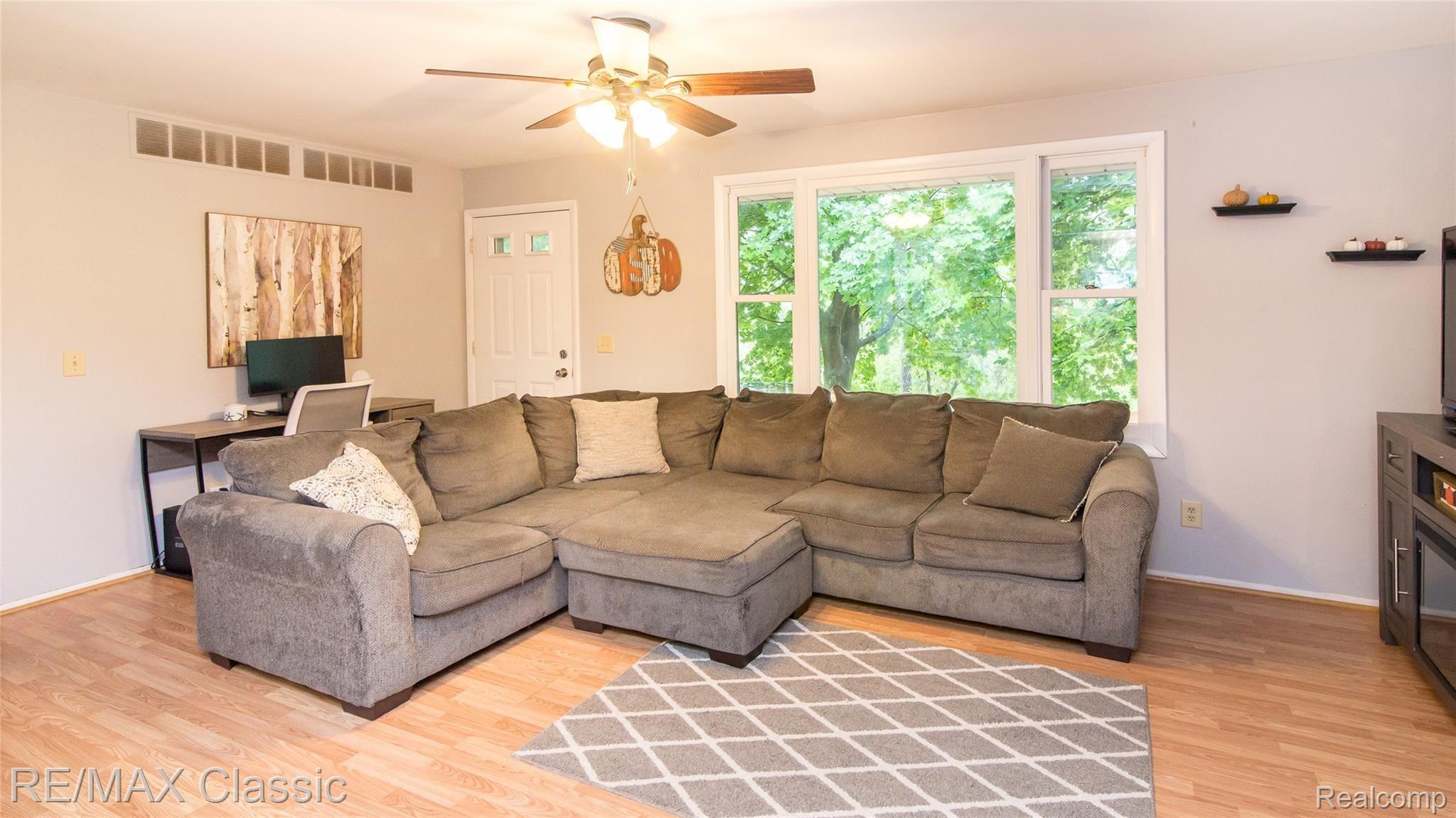 11301 Inner Drive Pinckney, MI 48169 - Photo 10 of 18 lak_8688.jpg