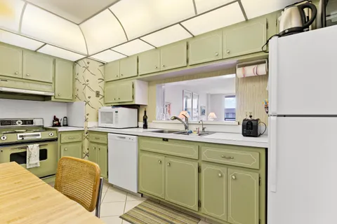 $495,000 | 1149 Hillsboro Mile, Unit 1008, Pompano Beach, FL 33062